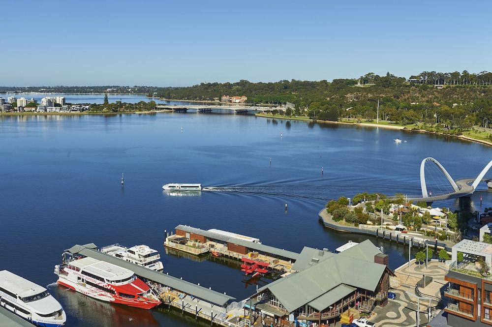 Hôtel Doubletree By Hilton Perth Waterfront Extérieur photo