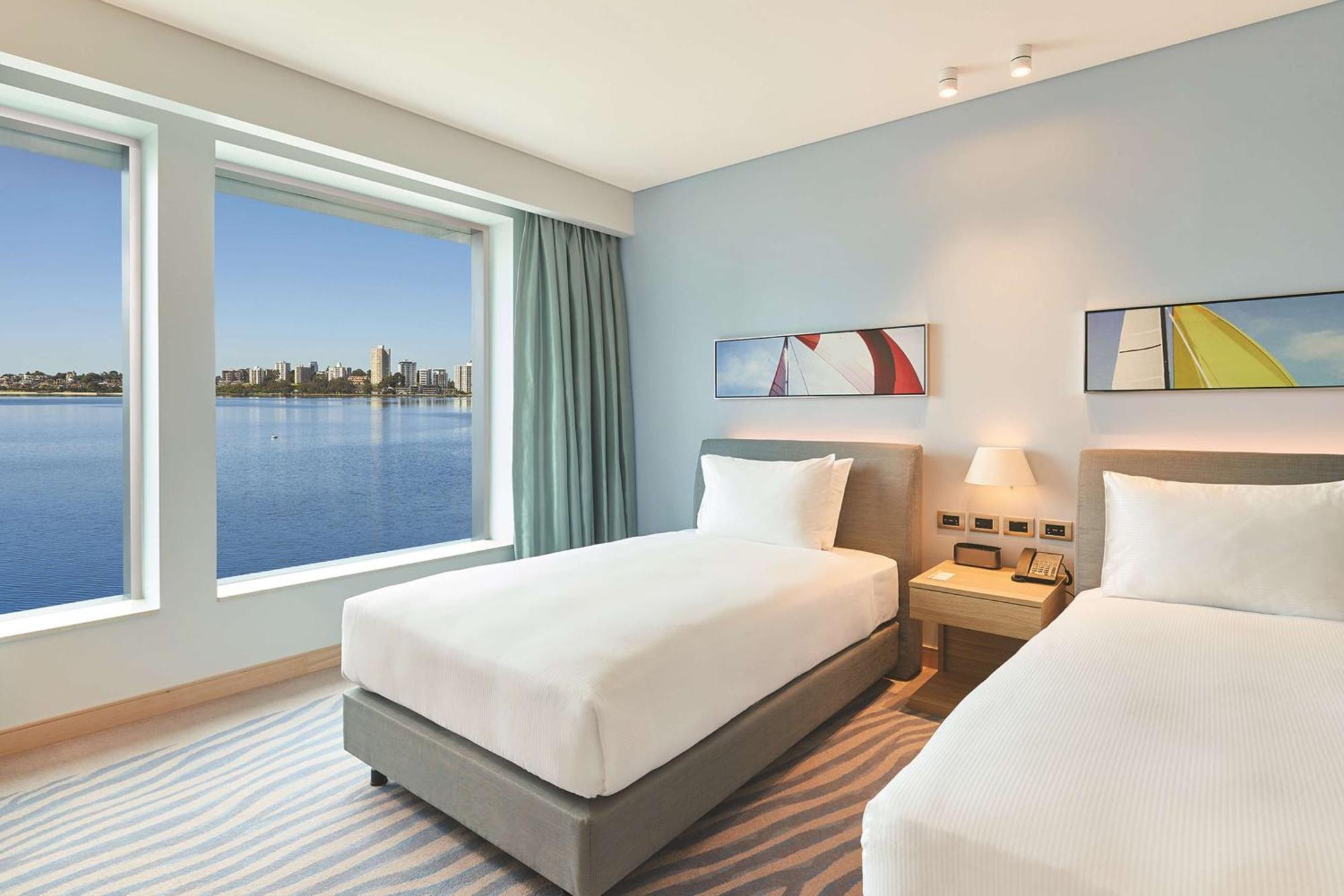 Hôtel Doubletree By Hilton Perth Waterfront Extérieur photo